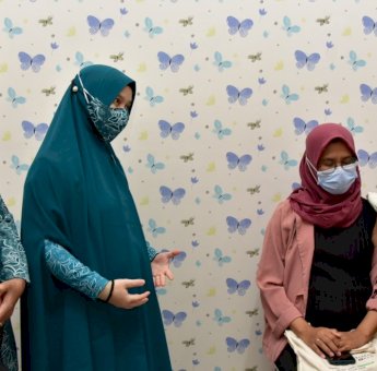 Naoemi Octarina Tinjau Vaksinasi untuk Ibu Hamil di Makassar