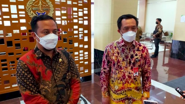 Plt Gubernur Sulsel Andi Sudirman Sulaiman, bersama Dirjen Pemdes Kementrian Desa, Pembangunan Daerah Tertinggal, dan Transmigrasi Republik Indonsia Yusharto Huntoyungo.