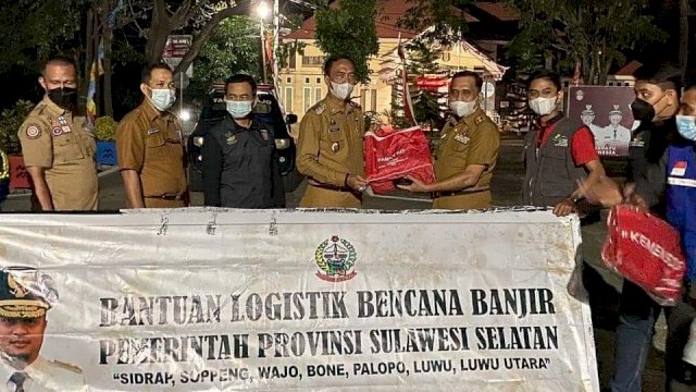 Pemprov Sulsel Gerak Cepat Serahkan Bantuan di 7 Daerah Bencana Banjir