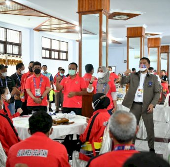 Sebelum Pembukaan PON, Andi Sudirman Beri Semangat Atlet di Posko Kontingen Sulsel