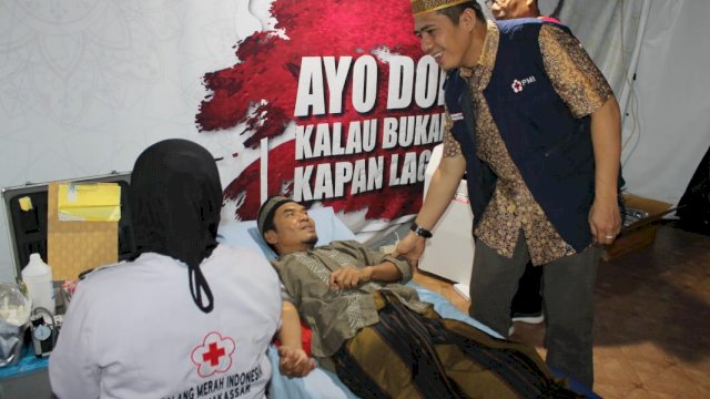 Ketua PMI Makassar Syamsu Rizal (Deng Ical), meninjau pelaksanaan Donor Darah beberapa waktu lalu.