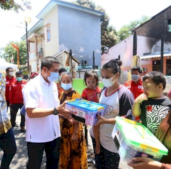 Ketua PMI Makassar Salurkan Bantuan ke Korban Kebakaran di Rappocini