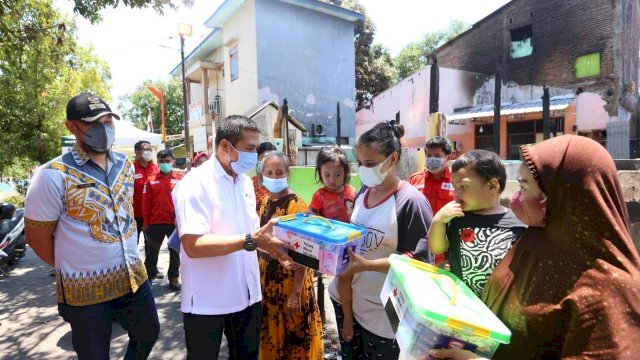 Ketua PMI Makassar Salurkan Bantuan ke Korban Kebakaran di Rappocini
