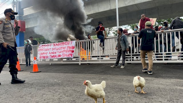 Massa ProDEM Geruduk Kantor Ditlantas Polda Sulsel Terkait Dugaan Pungli, Tuntut Copot Kasat Lantas Gowa dan Maros
