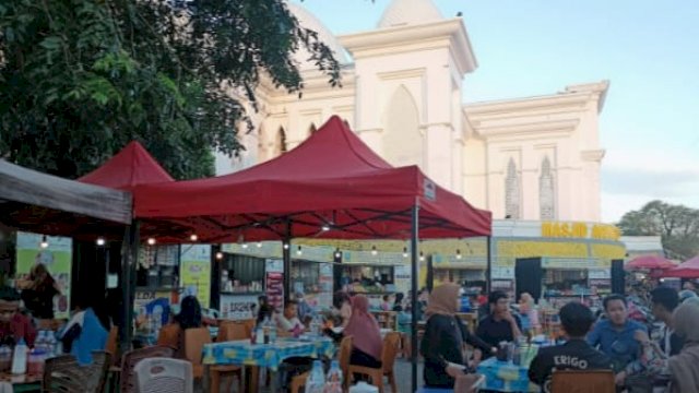 Suasana di Masjid Agung Darussalam Watansoppeng Kabupaten Soppeng, Sabtu (09/10/2021).