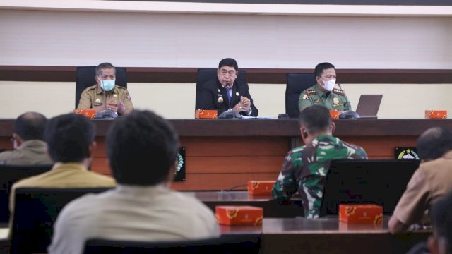 Rapat Koordinasi Pemprov Sulsel bersama stakeholder membahas masalah Pertambangan di Sepanjang Daerah Aliran Sungan Jeneberang, di Ruang Raapat Pimpinan Kantor Gubernur Sulsel, Senin (11/10/2021).