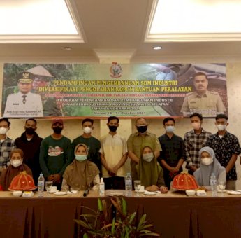 Dinas Perindustrian Sulsel Beri Pendampingan Pengembangan SDM Hingga Bantuan Alat Produksi Kopi untuk IKM di Maros