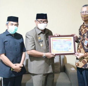 Tujuh Tahun Berturut-turut Raih WTP dari BPK RI, Pemkab Soppeng Diberi Perhargaan Kementrian Keuangan