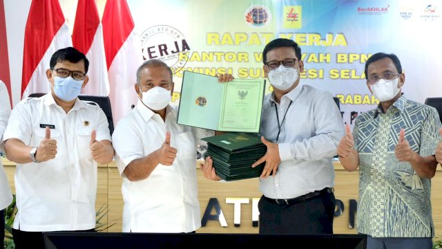 Rapat Kerja BPN Sulsel bersama seluruh jajaran PT PLN Sulawesi, dihadiri General Manager PLN UIP Sulawesi Defiar Anis dan General Manager PLN UIW Sulselrabar Awaluddin Hafid, Kamis (14/10/2021).