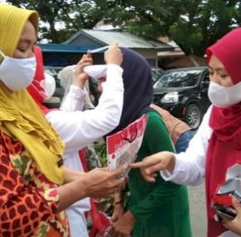 HUT Ke-76, PMI Sinjai Edukasi Prokes ke Pedagang