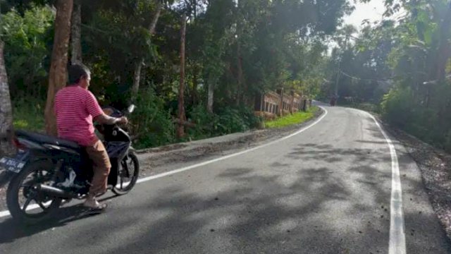 Akses jalan di Dusun Kolasa, Desa Kampala, Kecamatan Sinjai Timur.