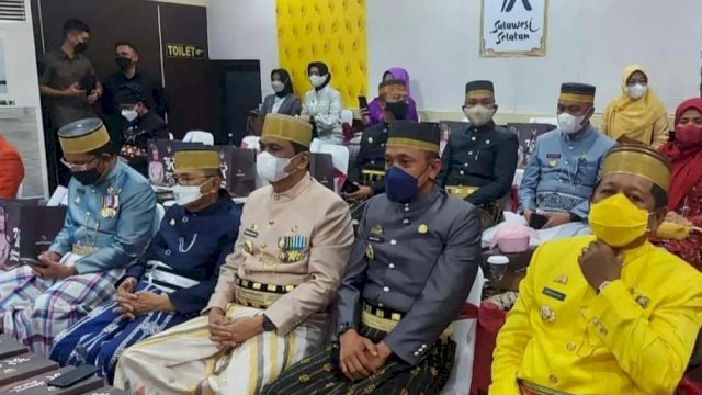 Bupati Soppeng Andi Kaswadi Razal, saat mengikuti Rapat Paripurna HUT ke-352 Provinsi Sulawesi Selatan di DPRD Sulawesi Selatan, Selasa (19/10/2021).