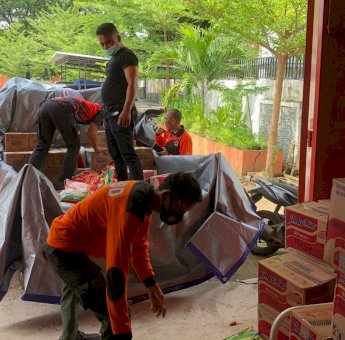 Angin Puting Beliung Terjang 5 Desa di Bone, Andi Sudirman: BPBD Sulsel Bergerak Cepat Salurkan Bantuan