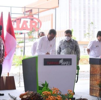 Jokowi Resmikan Pabrik Biodiesel Rp2 Triliun Milik Haji Isam