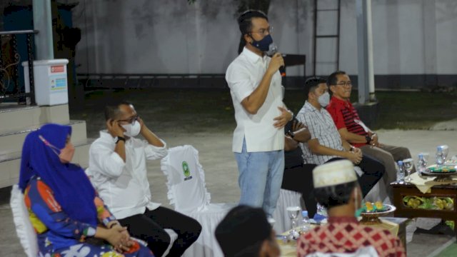 Bupati Sinjai Andi Seto Ghaditsa Asapa, memberikan sambutan di Hadapan Ratusan Anggota BPD Se Kabupaten Sinjai, Jumat (22/10/2021).