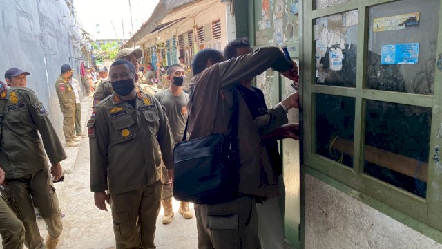 Penertiban Rumah Dinas oleh Anggota Sat Pol-PP Provinsi Sulawesi Selatan, Jumat (22/10/2021).