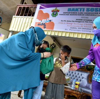 Buka Bakti Sosial DIKA, Ini Pesan Plt Ketua PKK Sulsel Naoemi Octarina