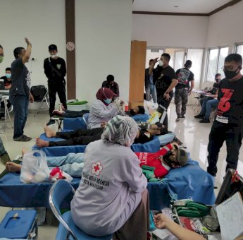 Sambut Hari Sumpah Pemuda, Berbagai Komunitas Sumbangkan Darah di PMI Makassar