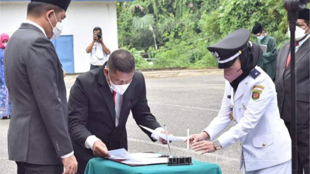 Pelantikan 92 Pejabat Struktural oleh Wali Kota Samarinda, Andi Harun, di Halaman parkir Balai Kota Samarinda, Senin (25/10/2021).