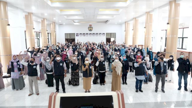 Penjabat Sekretaris Daerah Kabupaten Gowa Gowa Kamsina melepas ratusan dosen secara simbolik di Baruga Karaeng Galesong, Kantor Bupati Gowa, Senin (25/10/2021). (Istimewa)