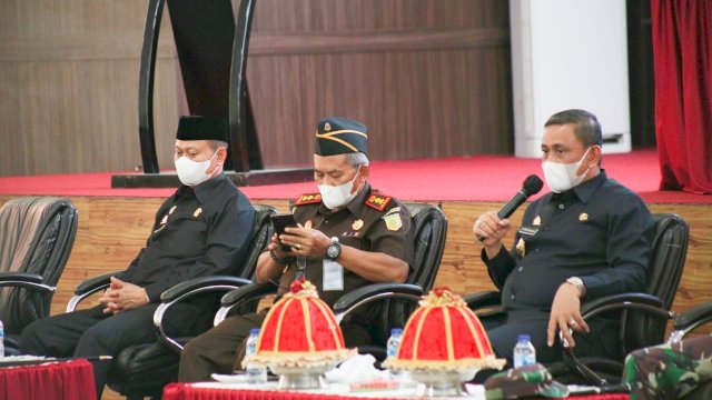 Rapat Koordinasi (Rakor) percepatan vaksinasi covid-19 di Ruang Pola Kantor Bupati Wajo, Senin (25/10/2021).