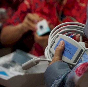 Sehati Group Bantu Perangkat TeleCTG untuk Tekan Angka Kematian Ibu dan Bayi di Gowa