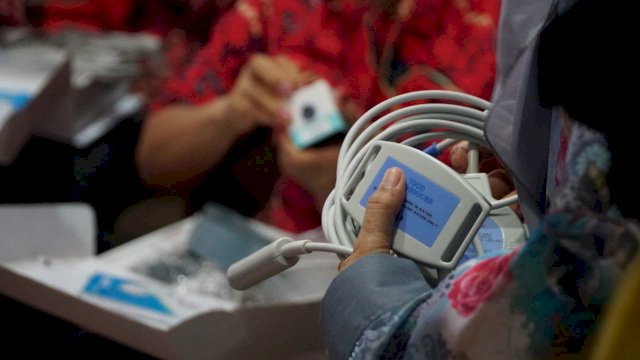 Penggunaan perangkat TeleCTG yang mulai diterapkan Pemkab Gowa dalam menekan AKI dan AKB yang didukung Sehati Grup. (Istimewa)