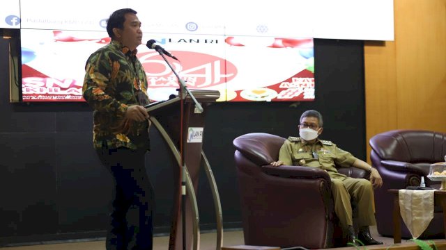 Kepala Puslatbang KMP LAN RI Makassar Taufik memberikan sambutan saat pembukaan Pelaksanaan Lomba Inovasi Daerah Kota Parepare tahun 2021, di Kantor Puslatbang KMP LAN RI Makassar, Jalan Baruga, Makassar, Senin (25/10/2021).