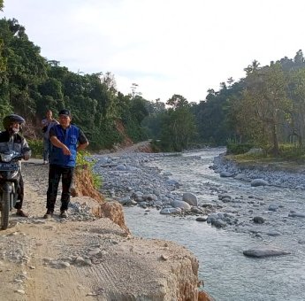 Tinjau Akses Masamba-Maipi yang Terdampak Longsor, Karemuddin Sarankan Relokasi Jalan Utama