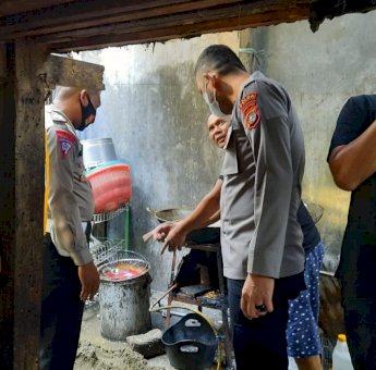 Respon Cepat Polres Majene Datangi TKP Kebakaran di Pakkola