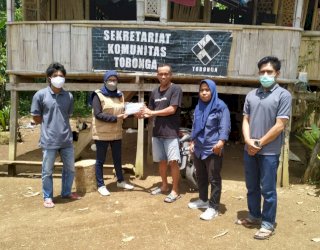 Karang Taruna Sinjai Salurkan Bantuan Penanganan Covid-19 ke Warga