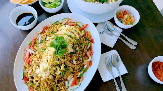 Mie Goreng Jumbo Aston.