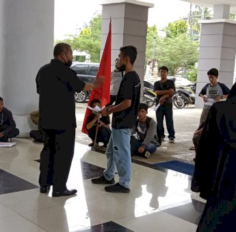 Hari Sumpah Pemuda, Puluhan Pemuda Geruduk DPRD Polman