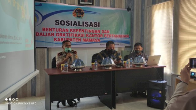 Sosialisasi benturan kepentingan dan pengendalian gratifikasi di Kantor Pertanahan Kabupaten Mamasa, Kamis (28/10/2021).