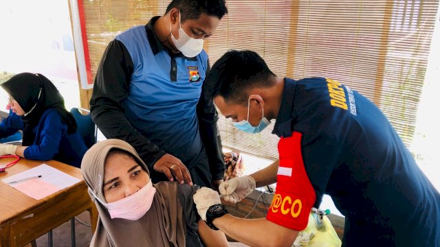 Kegiatan Vaksinasi yang digelar Polres Majene, Jumat (29/10/2021).