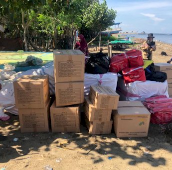 Dinsos Sulsel Salurkan Bantuan Kepada Korban Angin Puting Beliung Wilayah Kepulauan di Barru