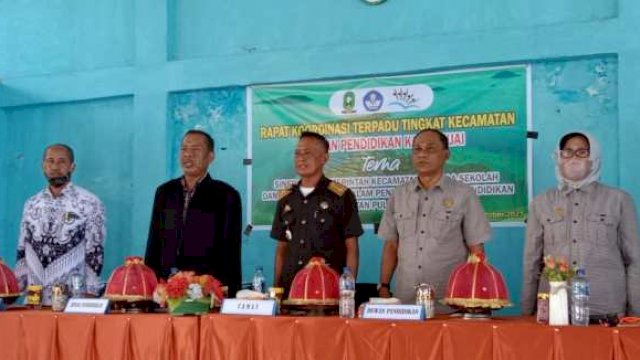 Dewan Pendidikan Kabupaten Sinjai saat melakukan Rapat Koordinasi di Pulau Sembilan, Sabtu (30/10/2021).