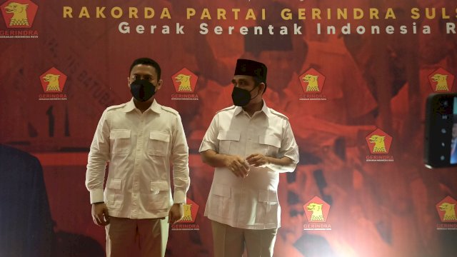 Sekjen DPP Partai Gerindra, Ahmad Muzani (kanan) didampingi Ketua DPD Gerindra Sulsel, Andi Iwan Darmawan Aras saat menghadiri Rakorda Gerindra Sulsel di Hotel Four Points by Sheraton, Jalan Andi Djemma, Makassar, Sabtu (9/10/2021).