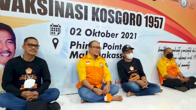 Kegiatan vaksinasi Covid-19 yang digelar oleh PDK Kosgoro 1957 Sulsel di Mall Pipo, Jalan Metro Tanjung Bunga, Makassar, Sabtu (2/10/2021).