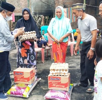 Santuni Korban Kebakaran di Takalar, Rangga: Peduli Itu Soal Rasa Bukan Karena Berlebihan