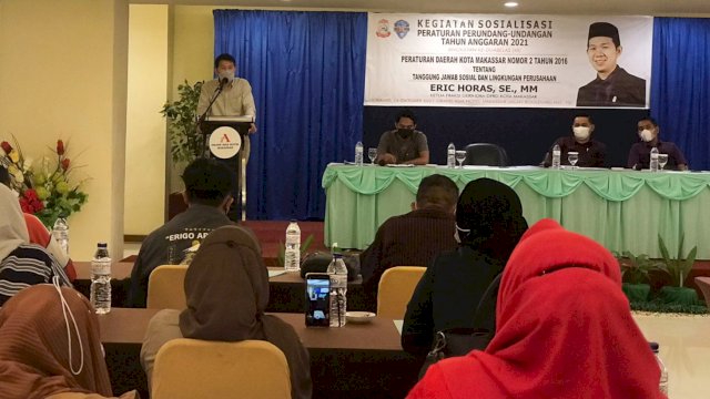 Anggota DPRD Makassar, Eric Horas saat menyosialisasikan Perda Nomor 2 Tahun 2016 tentang Tanggung Jawab Sosial dan Lingkungan Perusahaan, Kamis (14/10/2021).