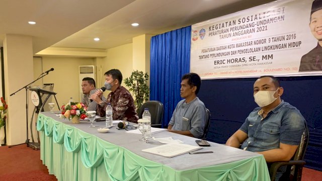 Anggota DPRD Makassar, Eric Horas saat menyosialisasikan Perda Nomor 9 Tahun 2016 tentang Perlindungan dan Pengelolaan Lingkungan Hidup, Minggu (17/10/2021).