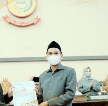 Lahirkan Perda Prakarsa, DPRD Makassar Sahkan Ranperda Perumda Pasar