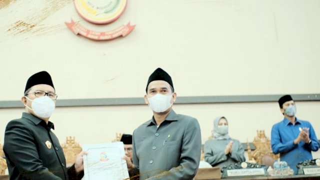 DPRD Makassar mengesahkan ranperda perubahan bentuk Perumda Pasar Makassar Raya dalam rapat paripurna yang digelar Rabu (4/8/2021).