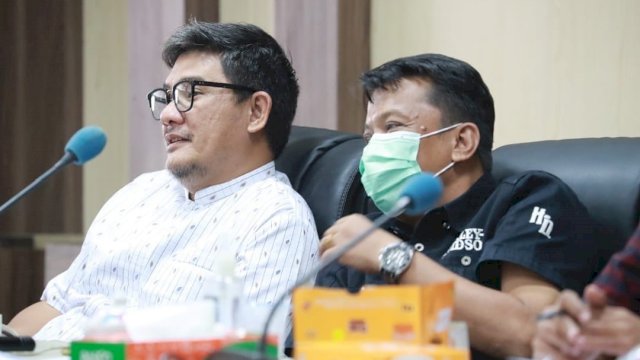 Wakil Ketua DPRD Makassar, Adi Rasyid Ali (kiri) didampingi Wakil Ketua Pansus RPJMD, Abdul Wahab Tahir saat memimpin rapat pansus RPJMD Makassar 2021-2026 pada Kamis (5/8/2021).