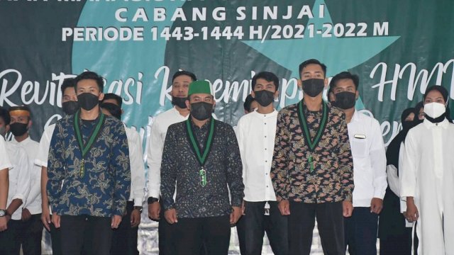 Prosesi pelantikan pengurus HMI Cabang Sinjai dan Kohati Cabang Sinjai periode 2021-2022 di Gedung Pertemuan Kabupaten Sinjai, Selasa (12/10/2021).