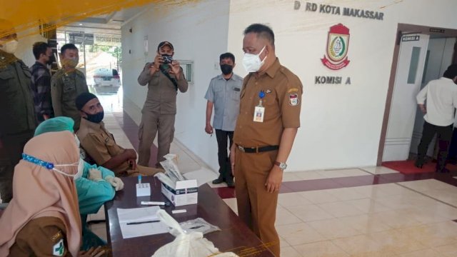 Pelayanan swab test dan rapid antigen gratis di Gedung Sekretariat DPRD Kota Makassar, Jalan AP Pettarani.