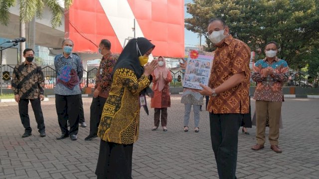 Suasana pelepasan purna bakti Kasubag Verifikasi dan Akuntansi Sekretariat DPRD Makassar, Muallim, Kamis (30/9/2021).