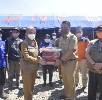 Bantu Korban Banjir, Bupati Luwu Utara Bawa Dapur Umum Plus Personil ke Walmas