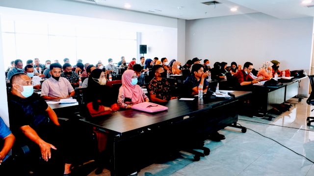 Puluhan Kepala dan Perangkat Desa di Kabupaten Sinjai mengikuti Bimtek Smart Village di Hotel Teraskita Kota Makassar, Jumat (15/10/2021).